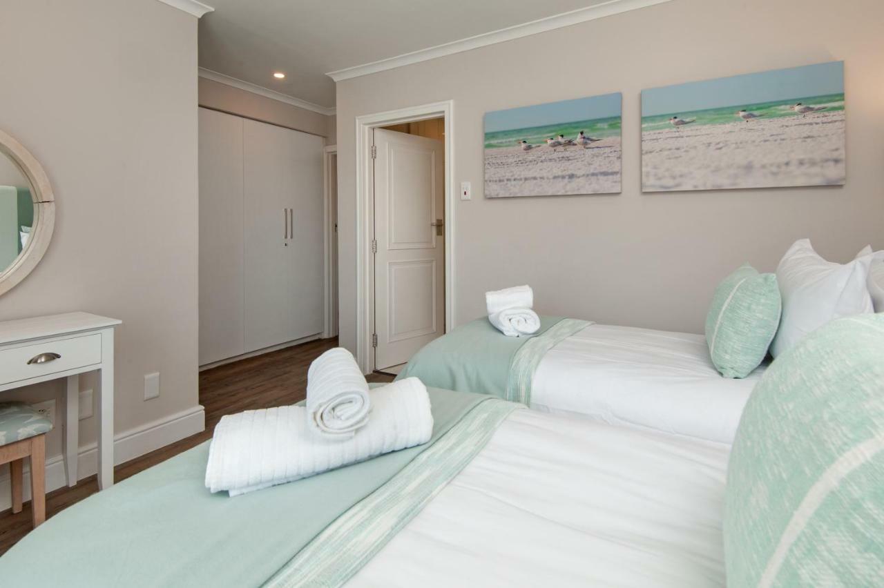 The Sun, Whales & Waves - Seafront Apartment Hermanus Exterior foto