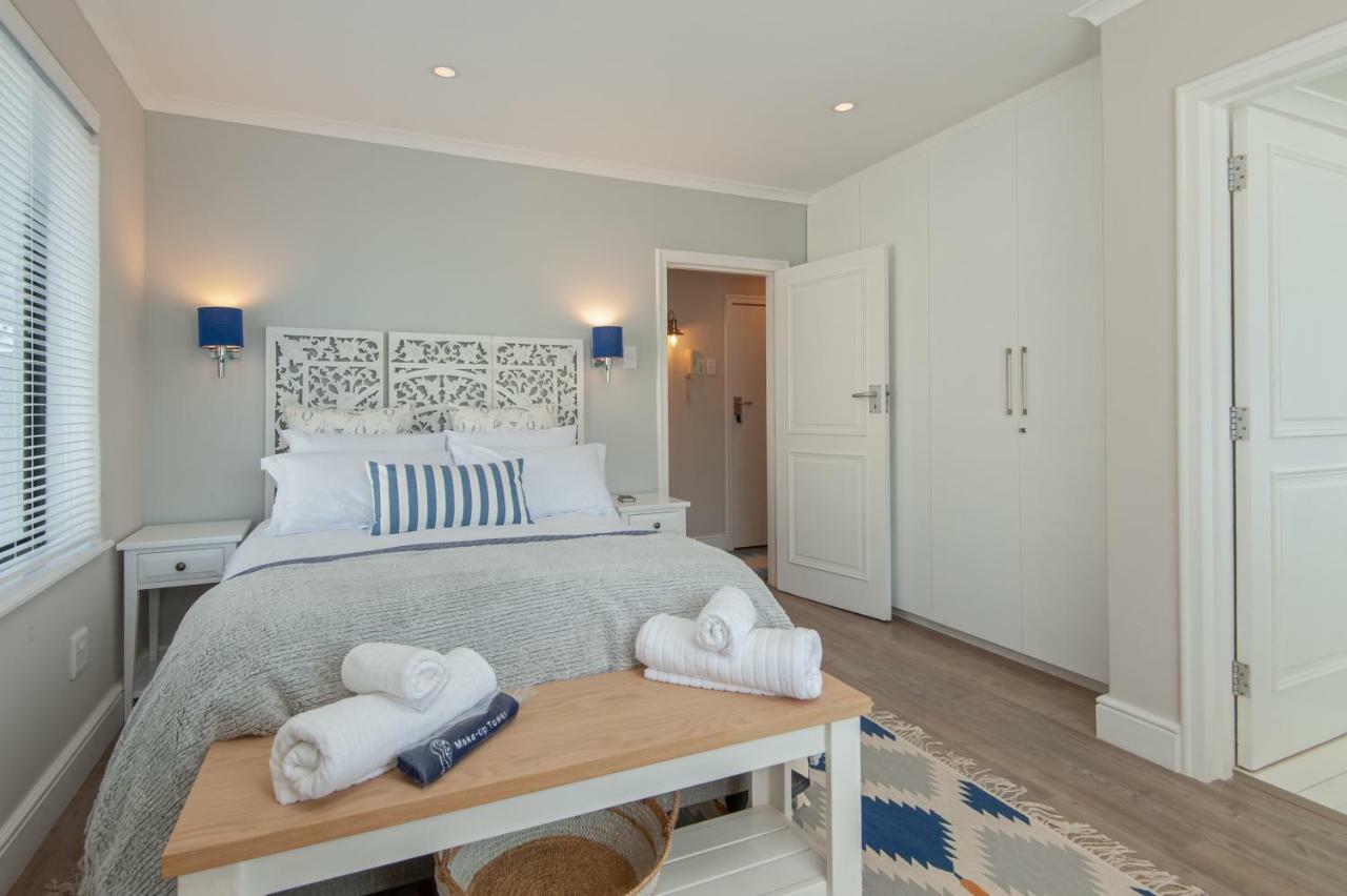 The Sun, Whales & Waves - Seafront Apartment Hermanus Exterior foto